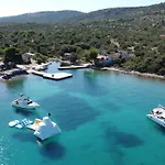 Strandhaus Hela - Bain- Zut - Kornati By Interhome