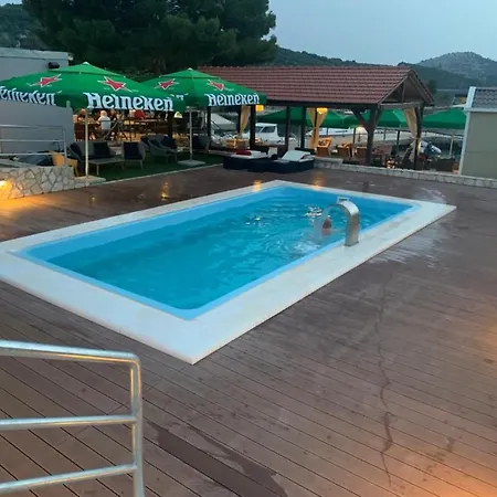Apartman Strandhaus Hela - Bain- Zut - Kornati By Interhome
