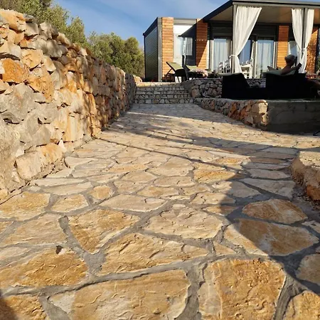 Apartman Strandhaus Hela - Bain- Zut - Kornati By Interhome