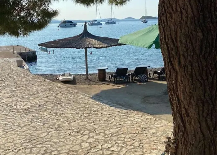 Strandhaus Hela - Bain- Zut - Kornati By Interhome *